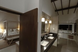 Suite | Baño | Regadera, amenidades de baño gratuitas, bidet, toallas