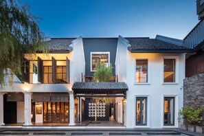 Front of property - Hotel Ping Silhouette (Chiang Mai)