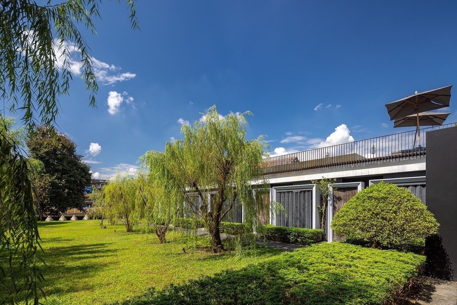 Photo - Hotel Ping Silhouette