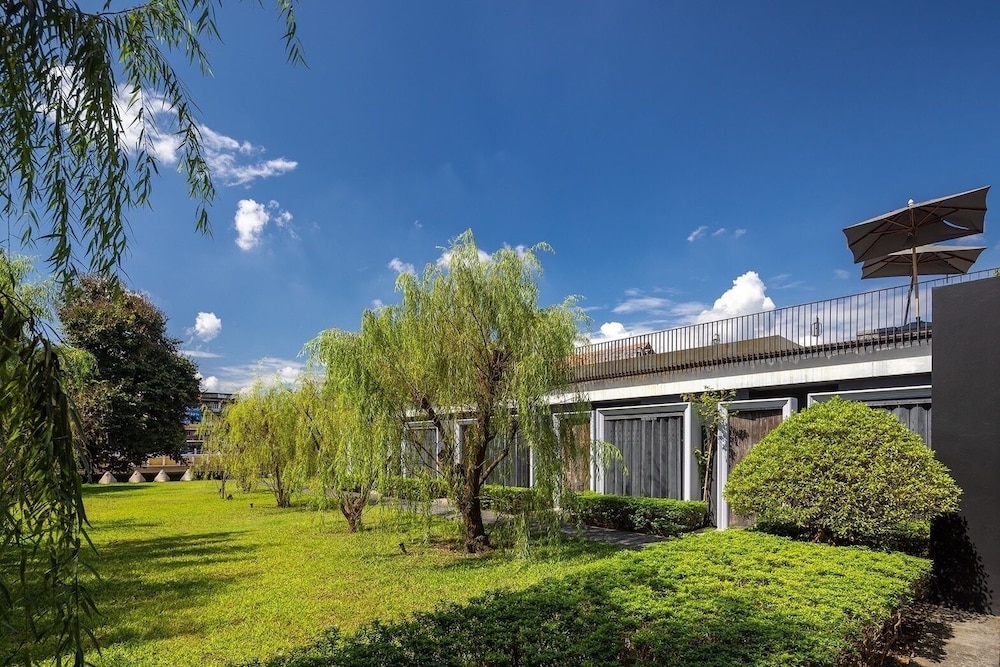 Hotel Ping Silhouette by null