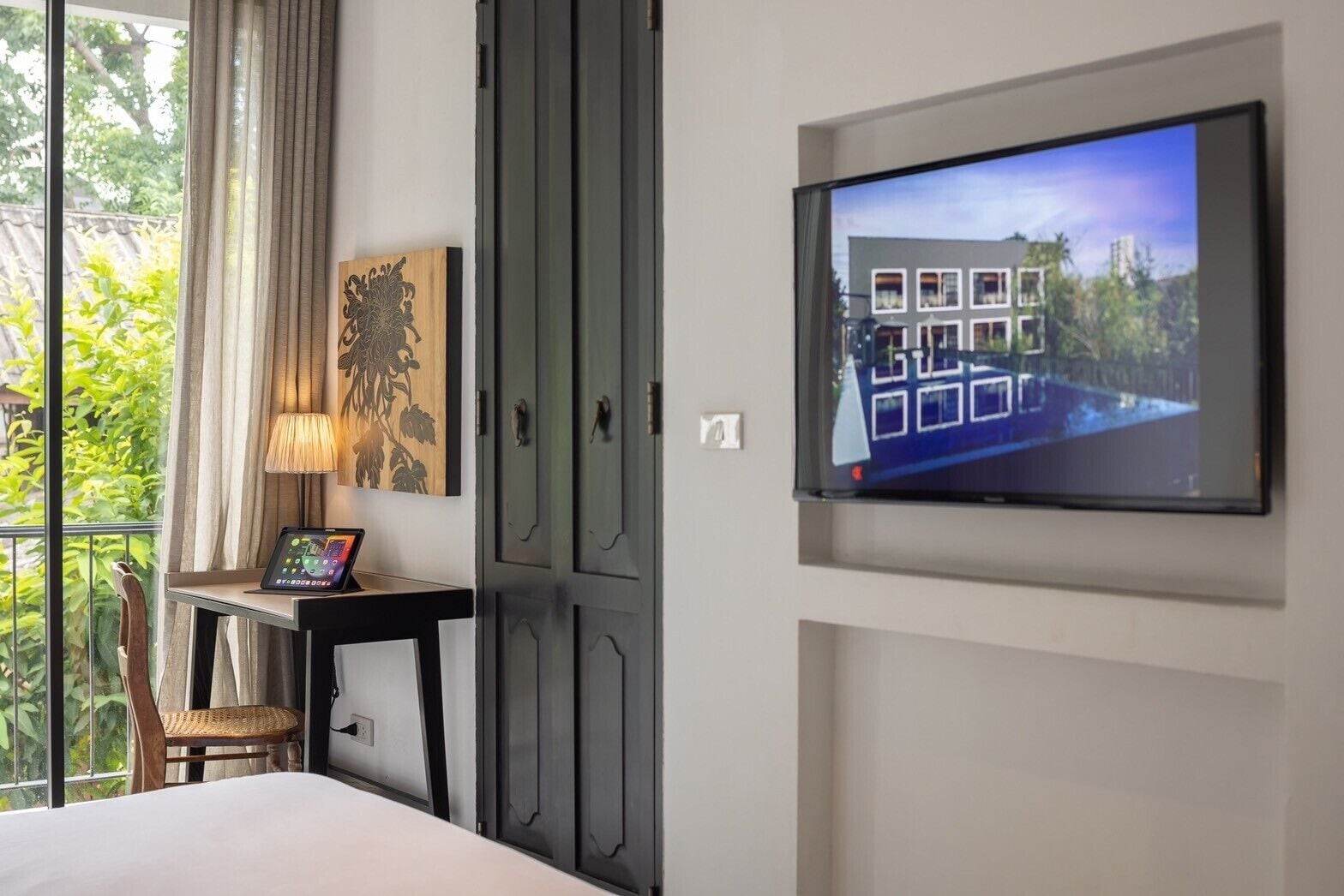 Photo - Hotel Ping Silhouette