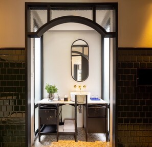 Willow | In-room safe, desk, blackout drapes, iron/ironing board - Hotel Ping Silhouette (Chiang Mai)