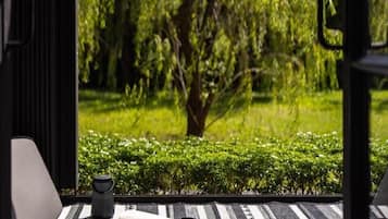 Willow | 客房內保險箱、書桌、遮光布/窗簾、熨斗/熨衣板