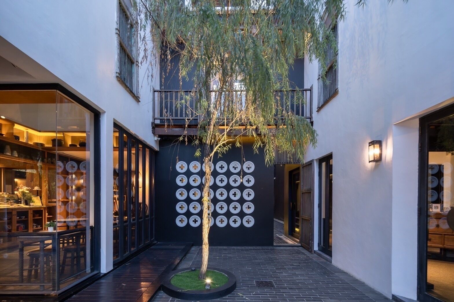 Photo - Hotel Ping Silhouette