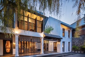 Front of property - Hotel Ping Silhouette (Chiang Mai)