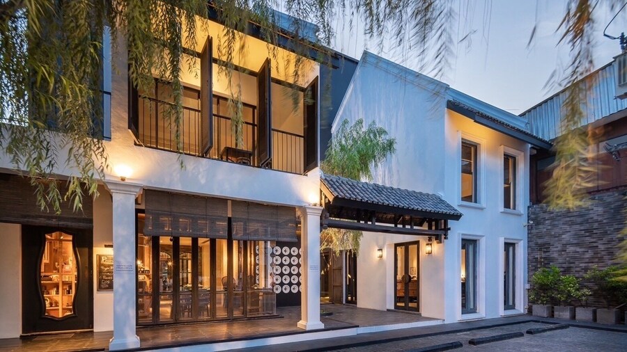 Hotel Ping Silhouette