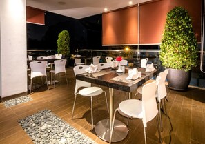 Breakfast, lunch, dinner served; international cuisine  - Redstar Hotel (Jakarta)