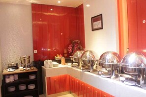 Dagelijks ontbijtbuffet (IDR 50000 per persoon)