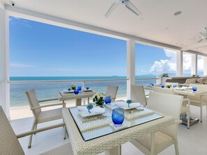 Serviço de café da manhã, culinária internacional, vistas para a praia