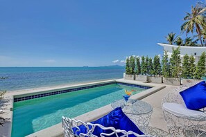 Beachfront Bungalow with Private Pool | Terraço/pátio