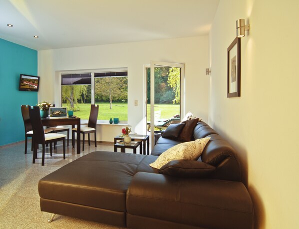 House, 2 Bedrooms, Kitchen | Living room | Flat-screen TV