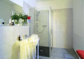 Ferienhaus, 2 Schlafzimmer, Küche | Badezimmer | Dusche, Handtücher