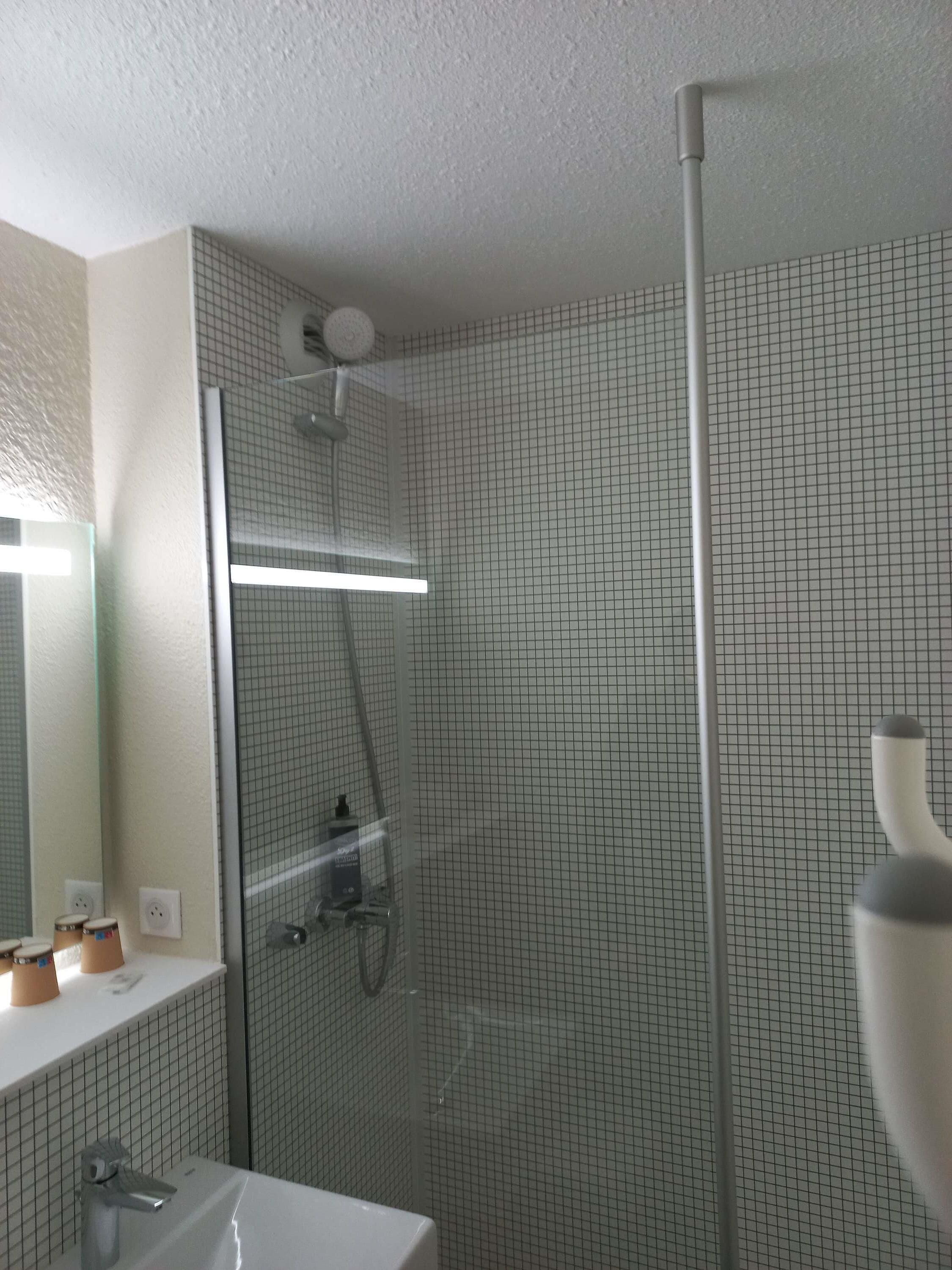 Bureau, rideaux occultants, chambres insonorisées, Wi-Fi gratuit