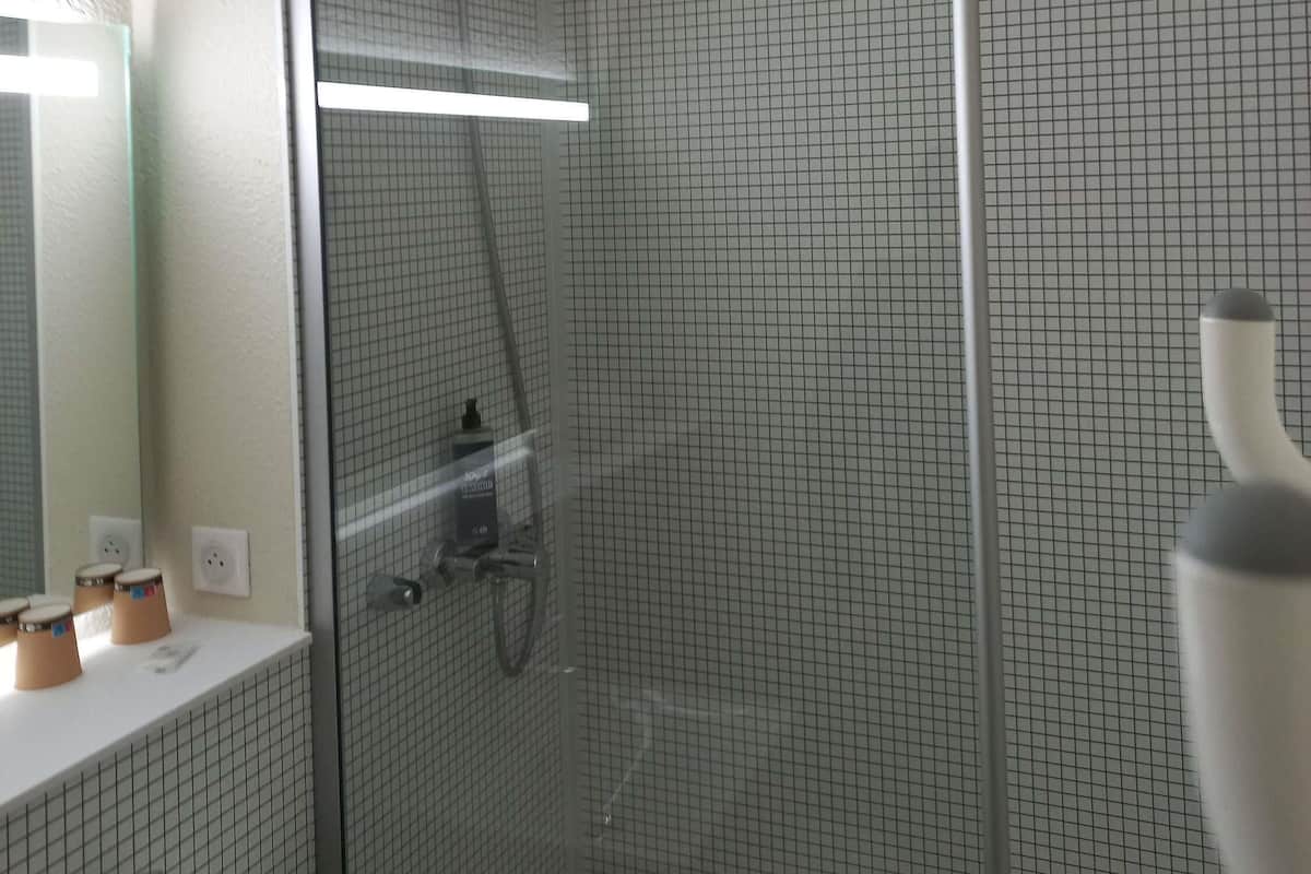 Desk, blackout drapes, soundproofing, free WiFi