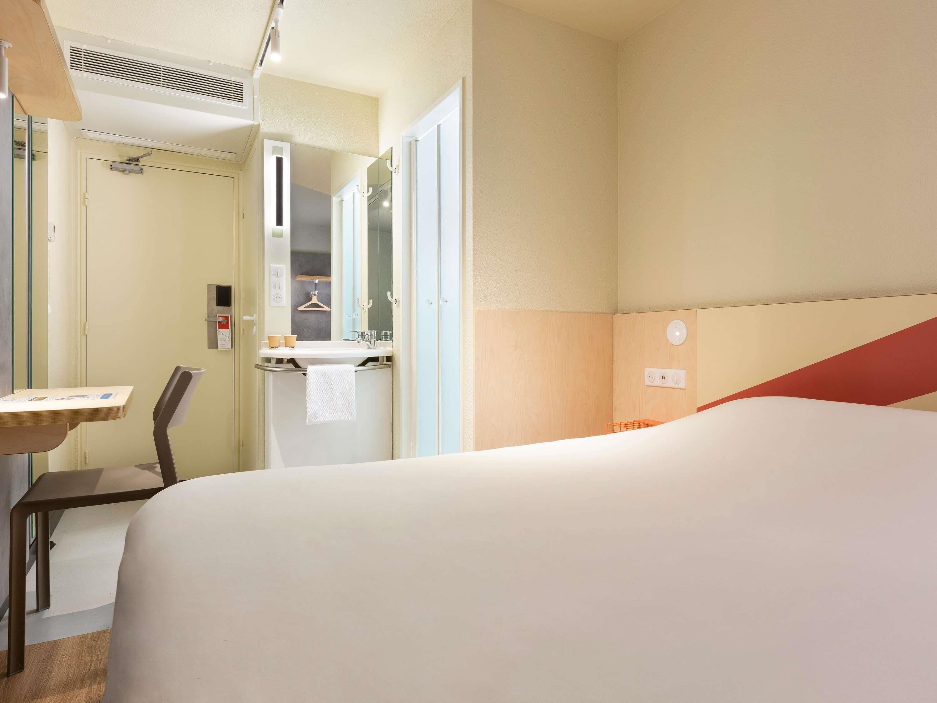 Double Room | Desk, blackout drapes, soundproofing, free WiFi