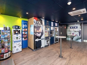 Bar (trong khuôn viên)