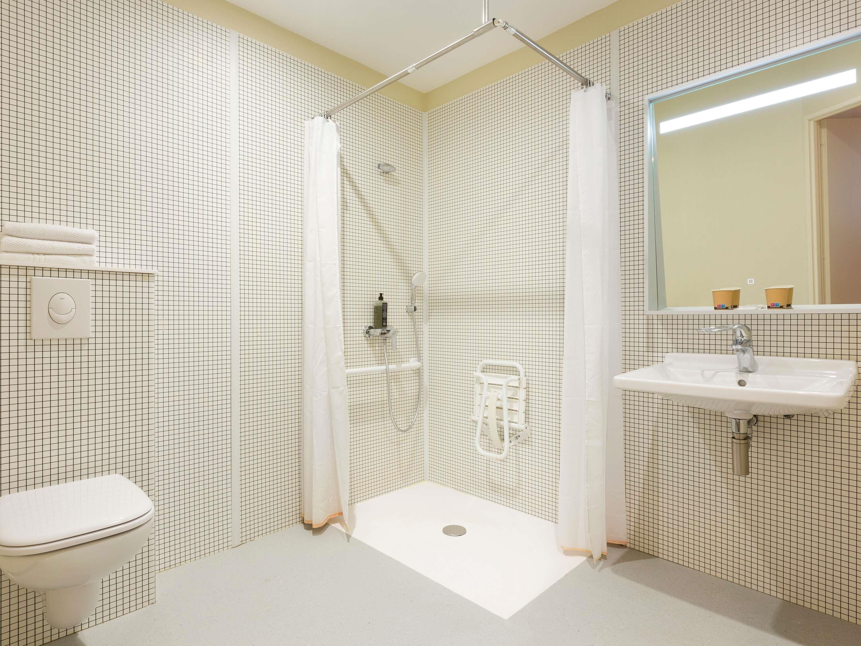 desk, blackout curtains, soundproofing, free wifi