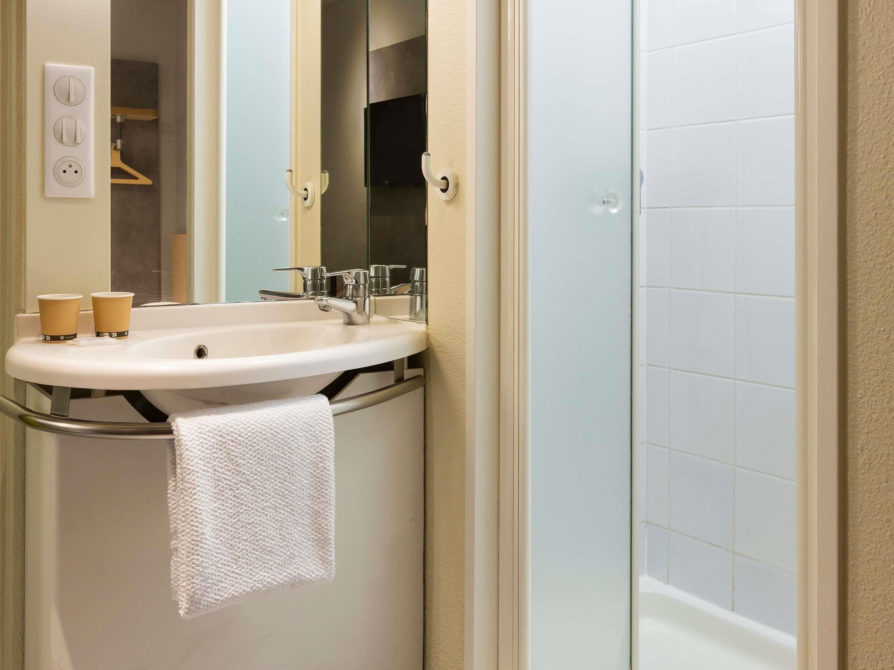 double room | desk, blackout curtains, soundproofing, free wifi