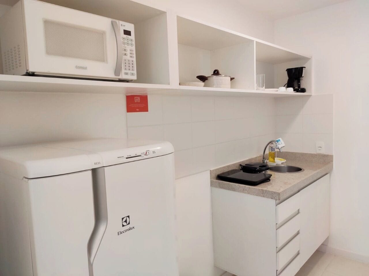 twin room, kitchenette | private kitchen | fridge, microwave