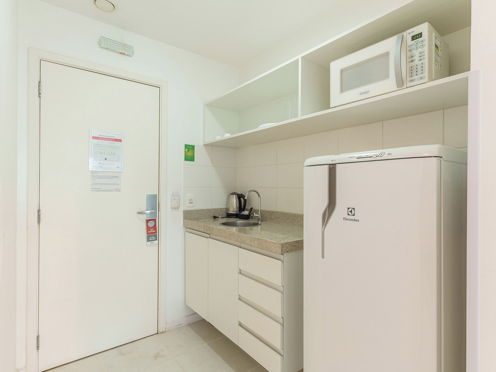 executive double room | private kitchen | fridge, microwave