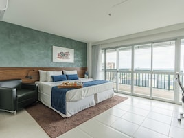 Quarto luxo (view) | Frigobar, cofres nos quartos, escrivaninha
