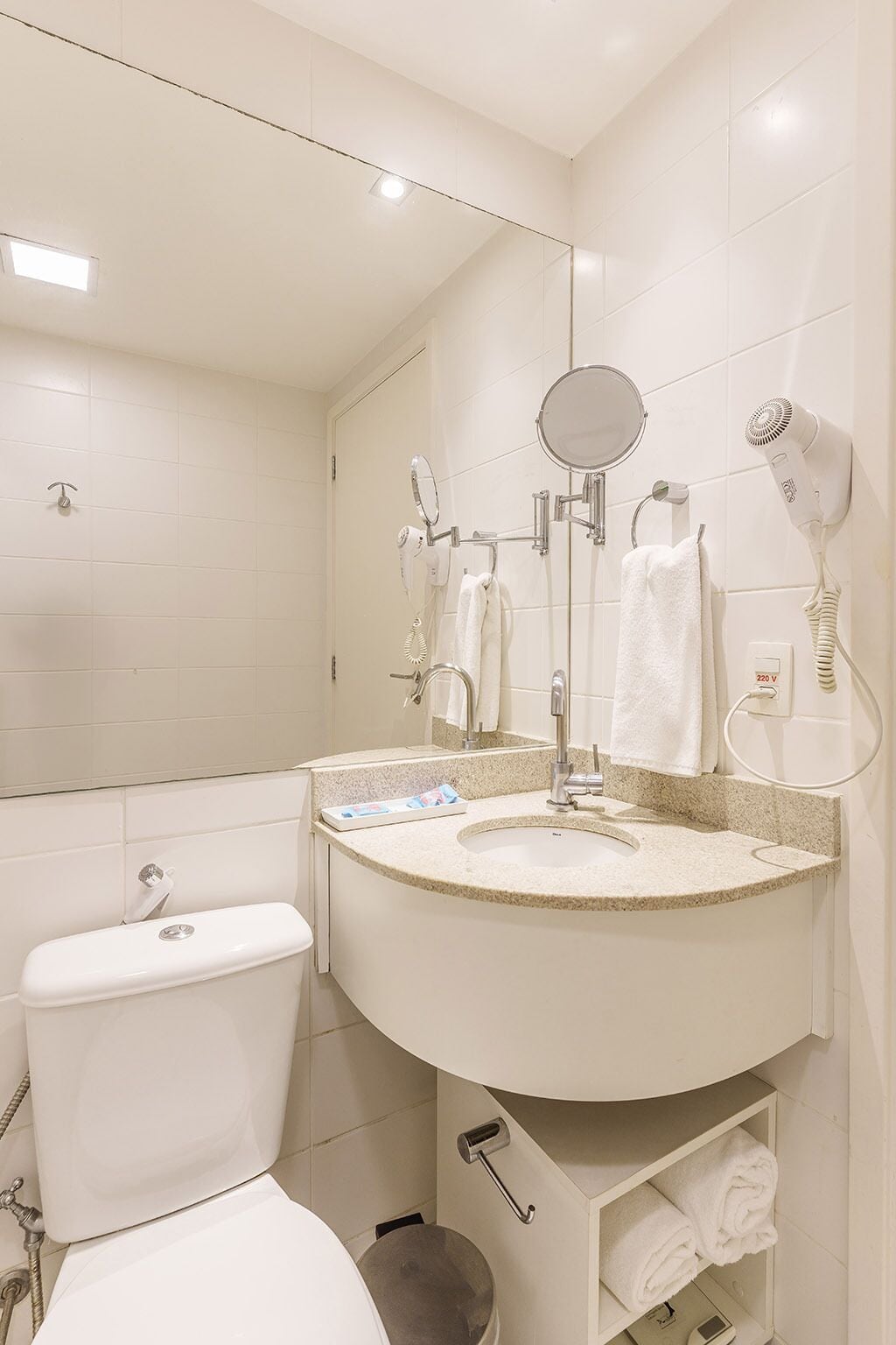 standard twin room | bathroom | shower, free toiletries, hair dryer, towels