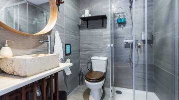 Standard Double Room, Shared Bathroom (Duplo WC Partilhada) | Bathroom