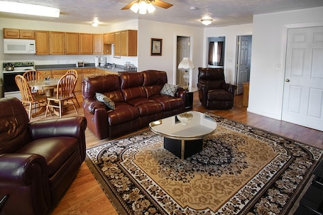 Basic Apartment, 2 Bedrooms | Living area. Lakeview Motel and Apartments