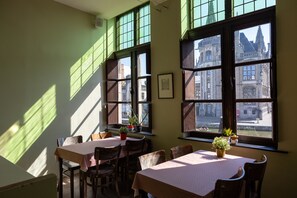 Dining room - Hostel Uppelink (Ghent)