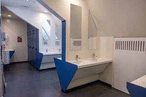 Shower, towels