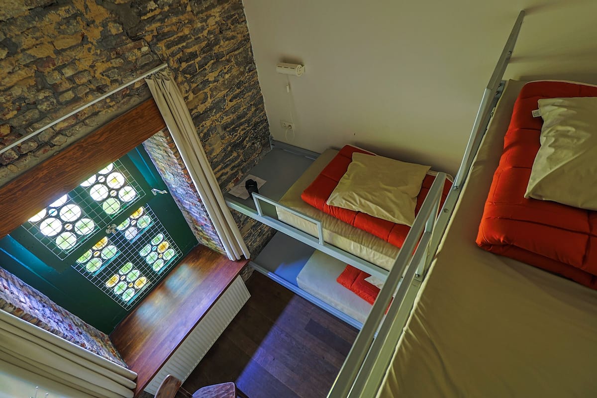 Small 3 bed private room (triple bunk) | Una cassaforte in camera, Wi-Fi gratuito, lenzuola