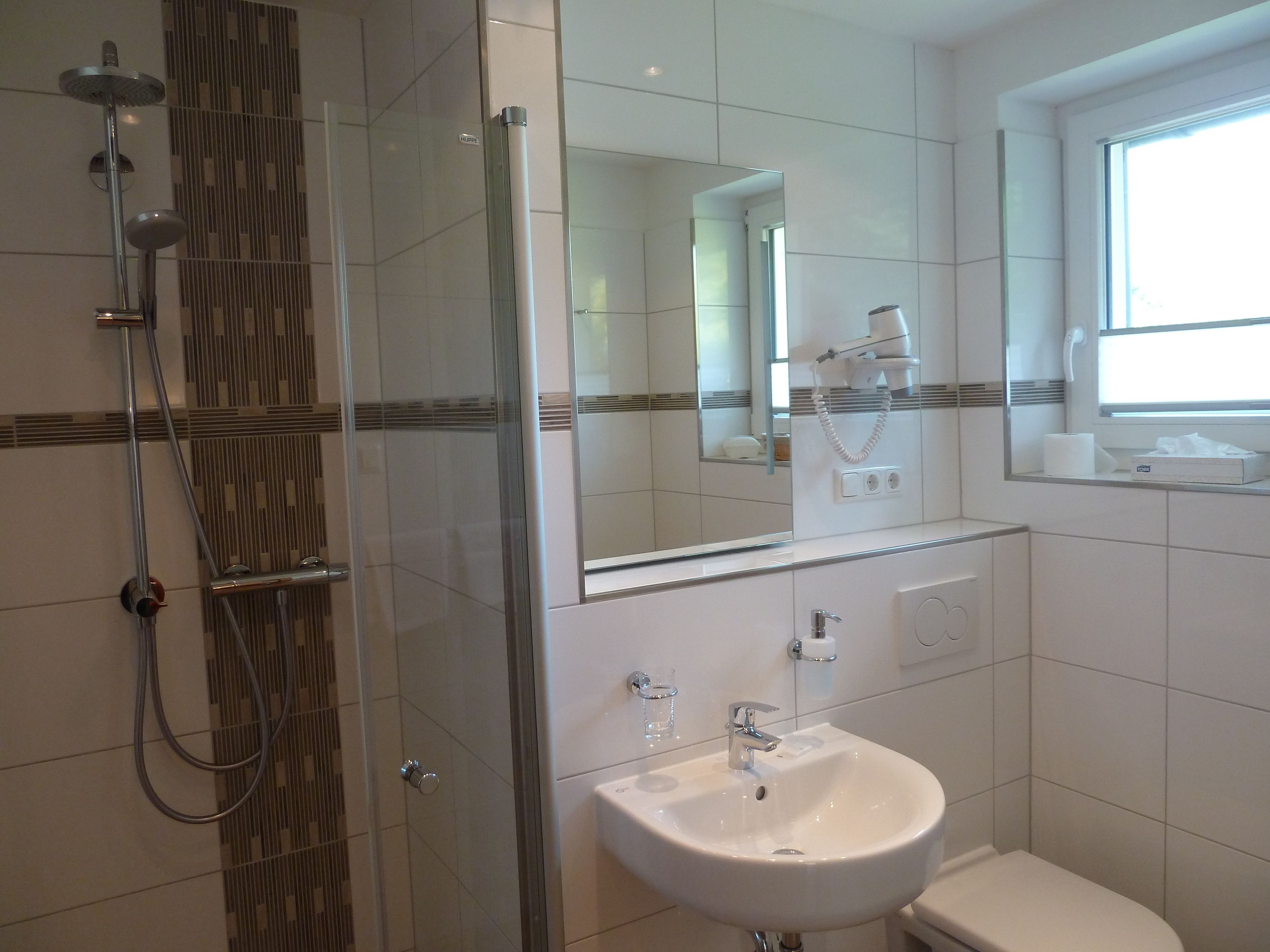 single room | bathroom | free toiletries, hair dryer, towels