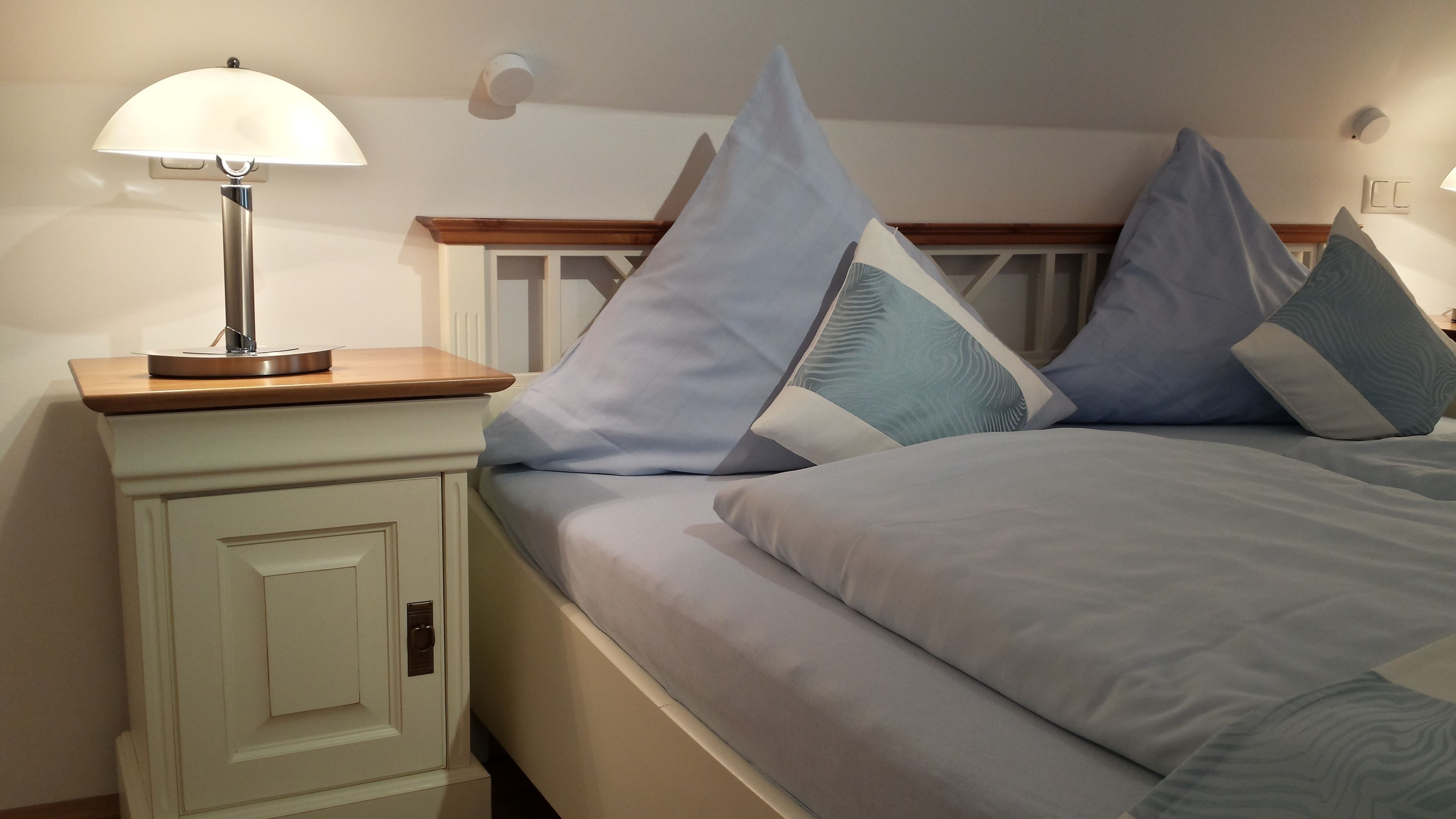 double room | living area | flat-screen tv