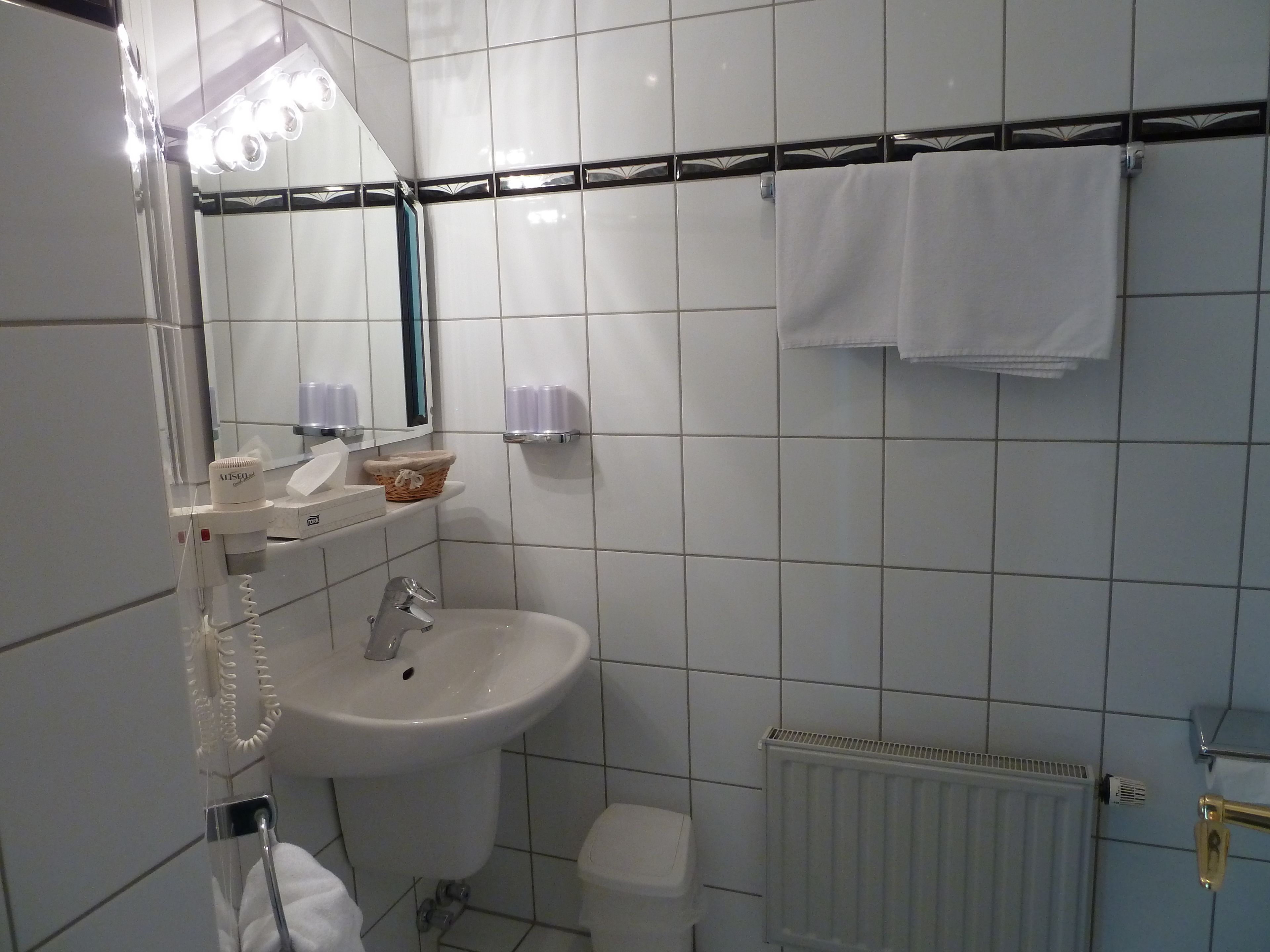 double room | bathroom | free toiletries, hair dryer, towels