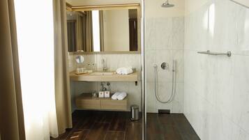 Dusche, Regendusche, kostenlose Toilettenartikel, Haartrockner