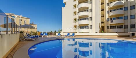 Sesongbasert utendørsbasseng