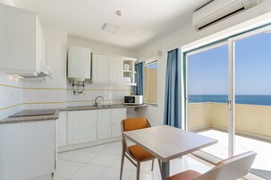 Apartment, 1 Bedroom, Sea View (Front) | Private kitchen | Fridge, microwave, stovetop, dining tables