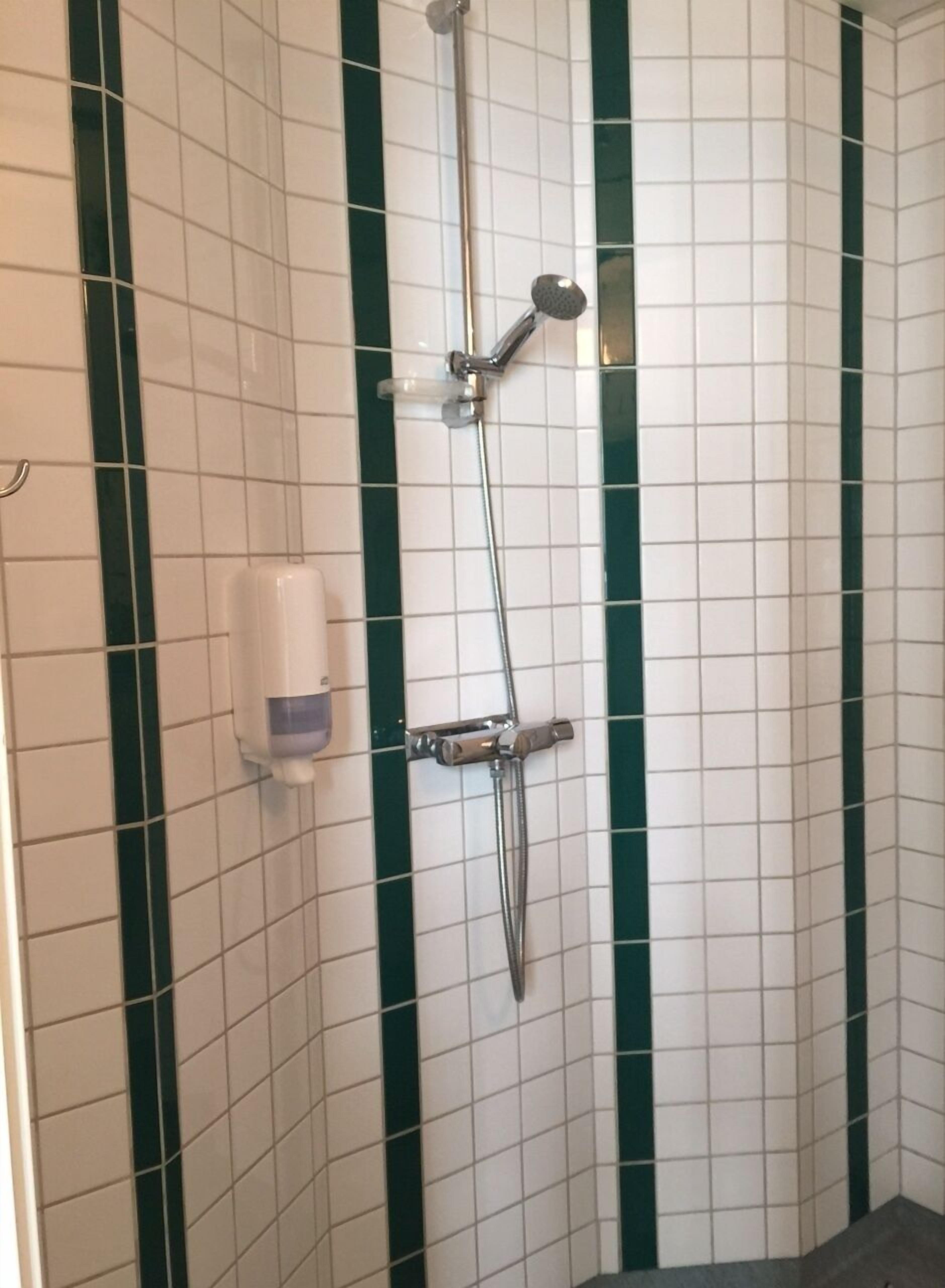 twin room, private bathroom (pets not allowed) | bathroom shower