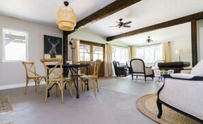 Panoramic-Haus, 4 Schlafzimmer, Küche, Bergblick (Pet Free) | 1 Schlafzimmer, schallisolierte Zimmer, Bügeleisen/Bügelbrett