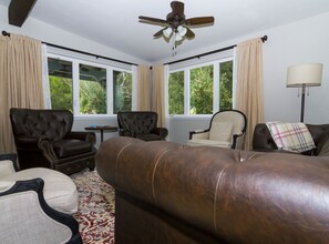 Hus – panorama, 4 soverom, kjøkken, fjellutsikt (Pet Free) | Oppholdsområde | TV