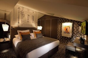 Signature Duplex | Minibar, in-room safe, individually decorated, individually furnished - Hôtel La Lanterne & Spa By Timhotel (Paris)