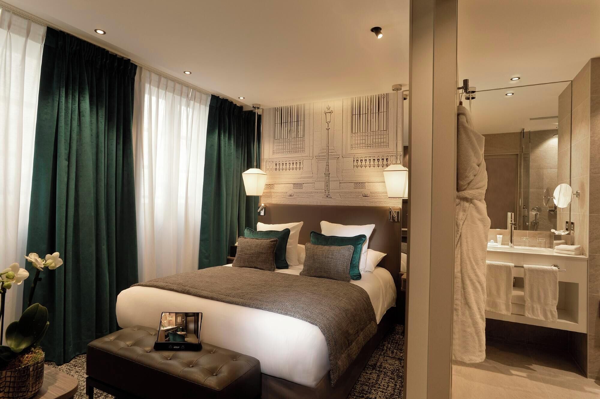 classic room | 1 bedroom, minibar, in-room safe, individually decorated