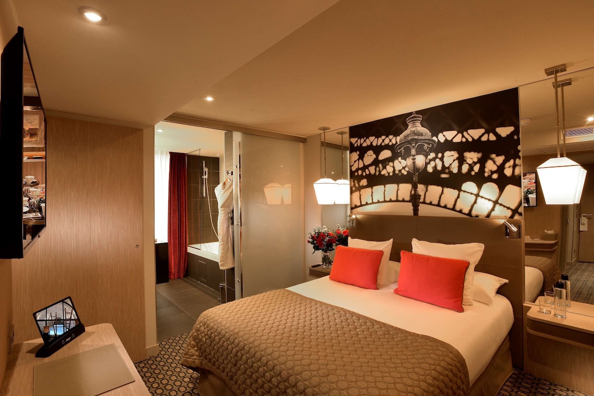 Minibar, in-room safe, desk, blackout drapes