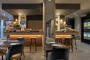 Daily buffet breakfast for a fee - Hôtel La Lanterne & Spa By Timhotel (Paris)