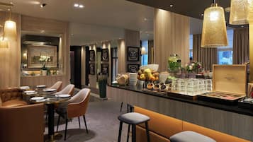 Petit déjeuner buffet (25 EUR par personne)