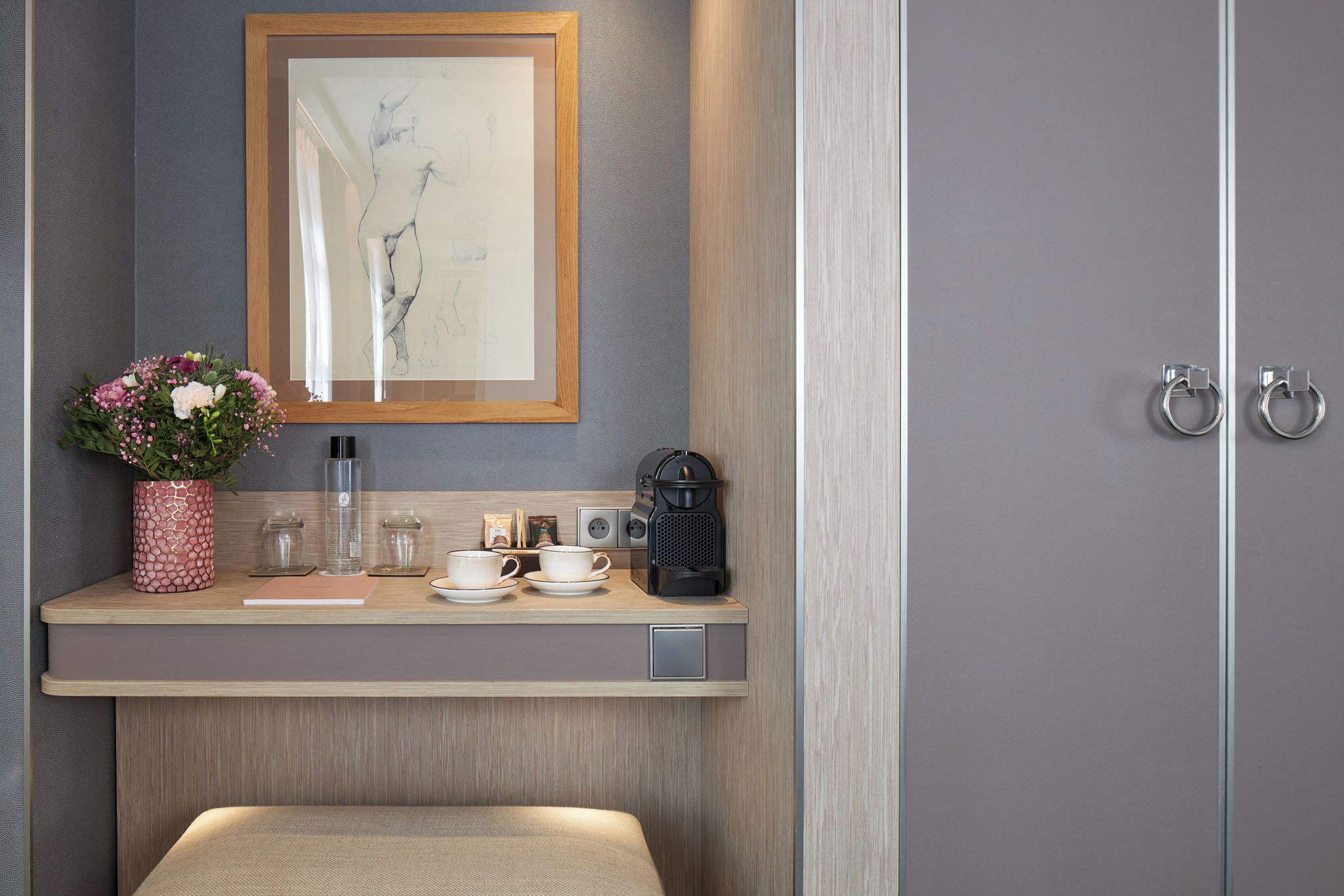 classic room | 1 bedroom, minibar, in-room safe, individually decorated