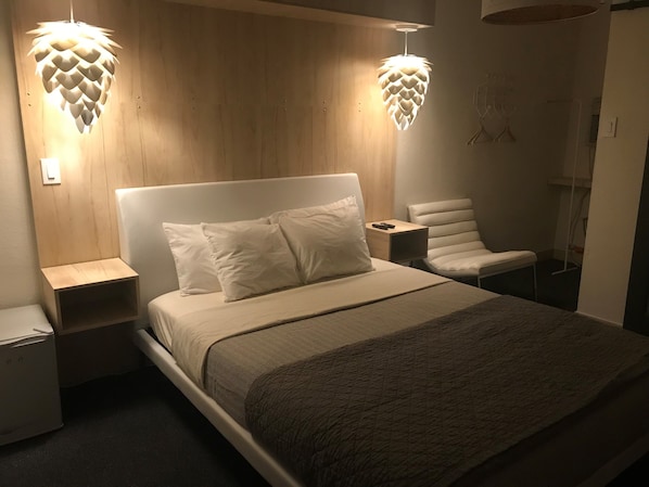 Ylelliset vuodevaatteet, memory foam -patjalliset sängyt