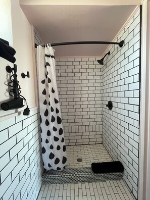 Deluxe Room, 1 Queen Bed | Bathroom | Hair dryer, bathrobes, towels, soap