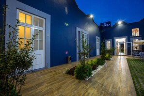 Front of property – evening/night - Xoxula by Inmense (San Pedro Cholula)