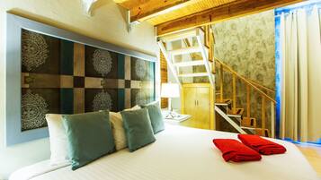 Master Suite | Sengetøy av topp kvalitet, dundyner og safe på rommet